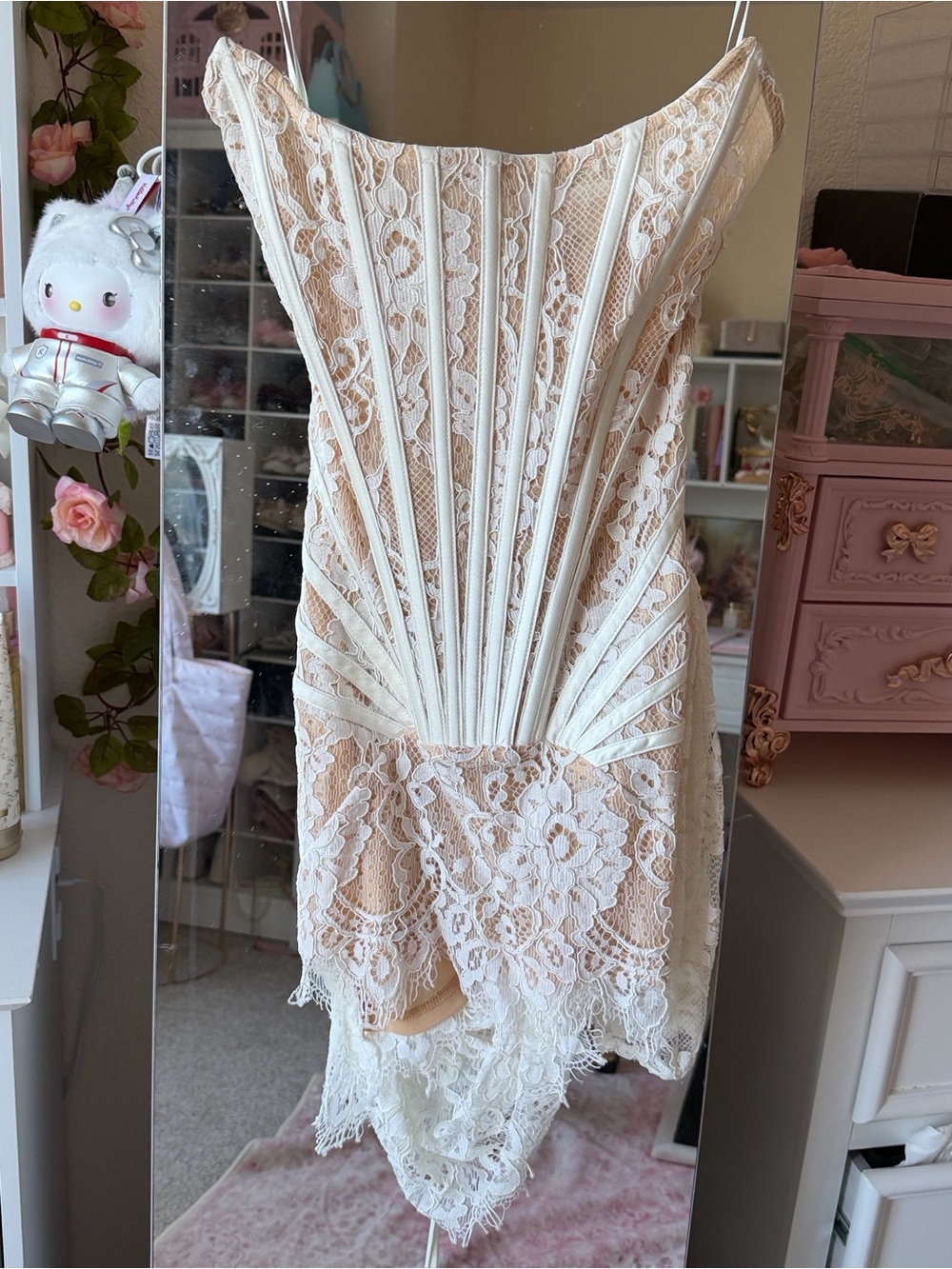 Heiress Beverly Hills White Lace Dress - Picture 4 of 13